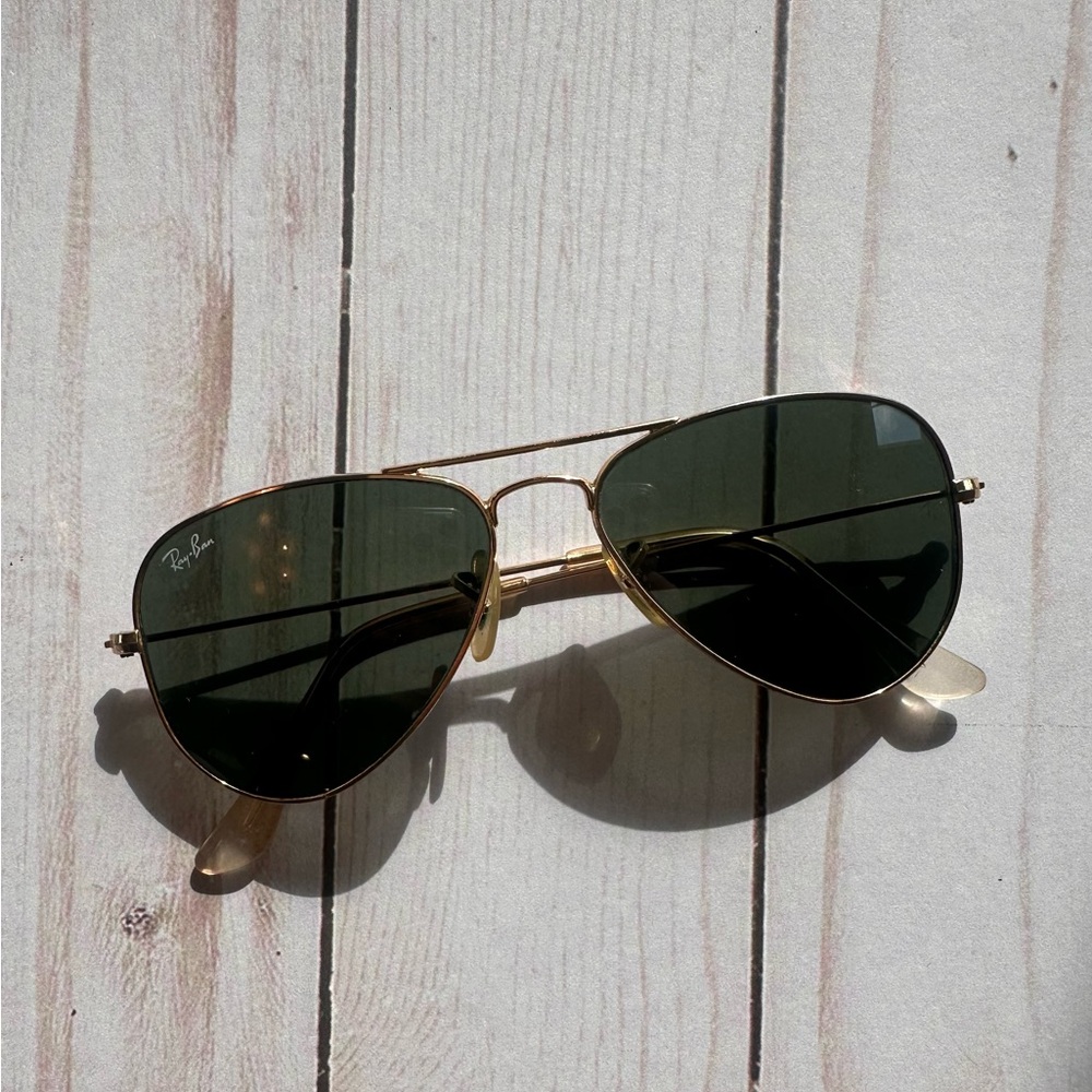 Ray-Ban Men’s Gold Aviator Sunglasses, Green Lens Classic Pilot Style, Small